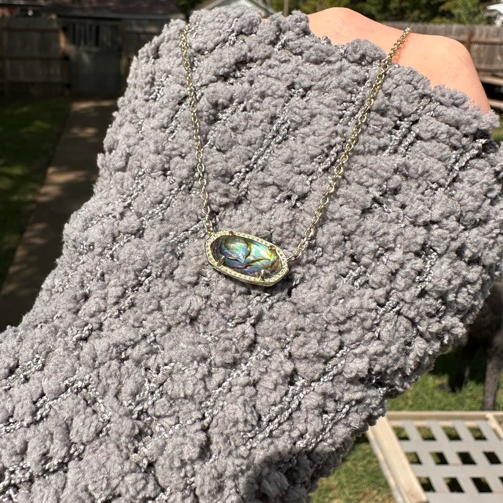 Elsia albine shell and gold Necklace